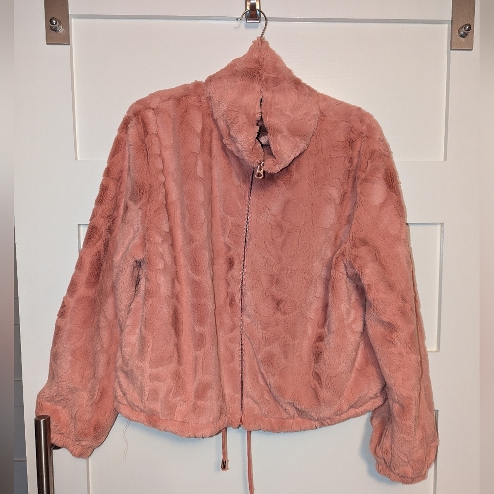 Women's Cupio blush Zipup jacket size XL. Blush colored top.